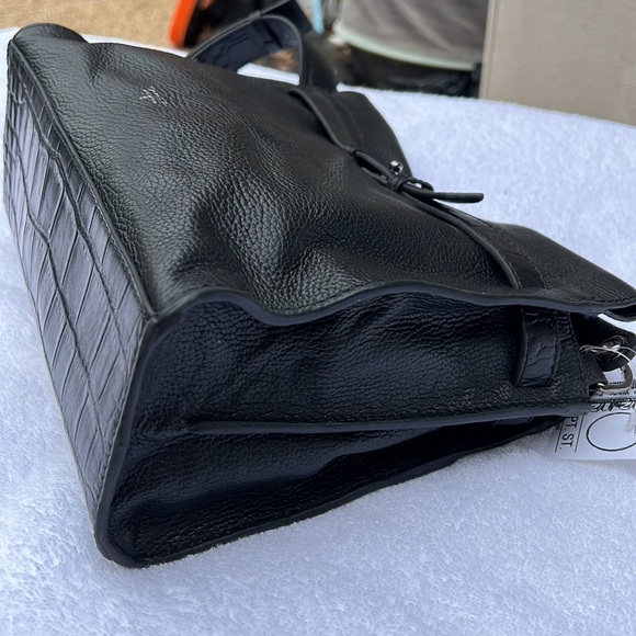 New Tahari Black Snake Embossed Leather Hand bag - Picture 6 of 12